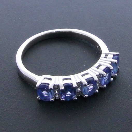 Meia Aliança de Prata com Cristais e 5 Tanzanitas
