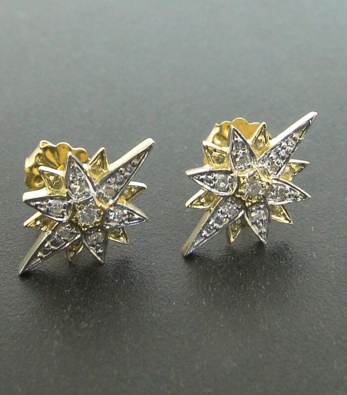Par de Brincos Estrela de Ouro Amarelo com 14 Diamantes