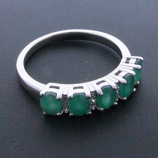 Meia Aliança de Prata com Cristais e 5 Esmeraldas