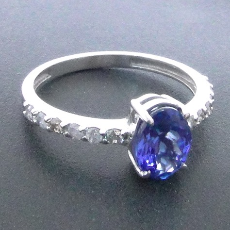 Anel de Ouro Branco com Diamantes e Tanzanita