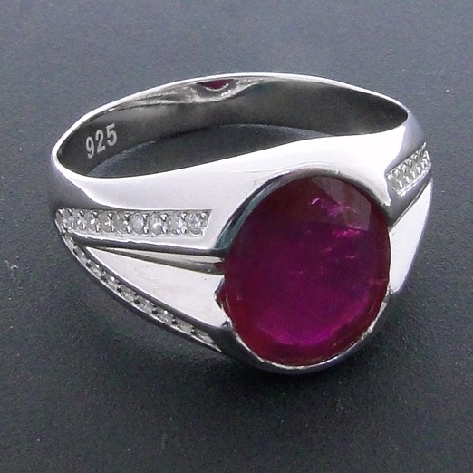 Anel de Prata com Cristais e Rubi Central (6,5 g)