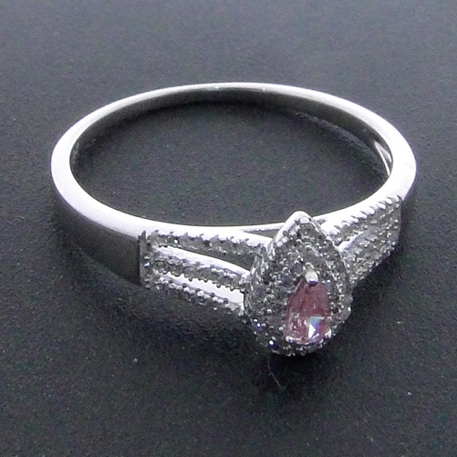 Anel de Ouro Branco com Diamantes Brancos e Rosa de 6 pts